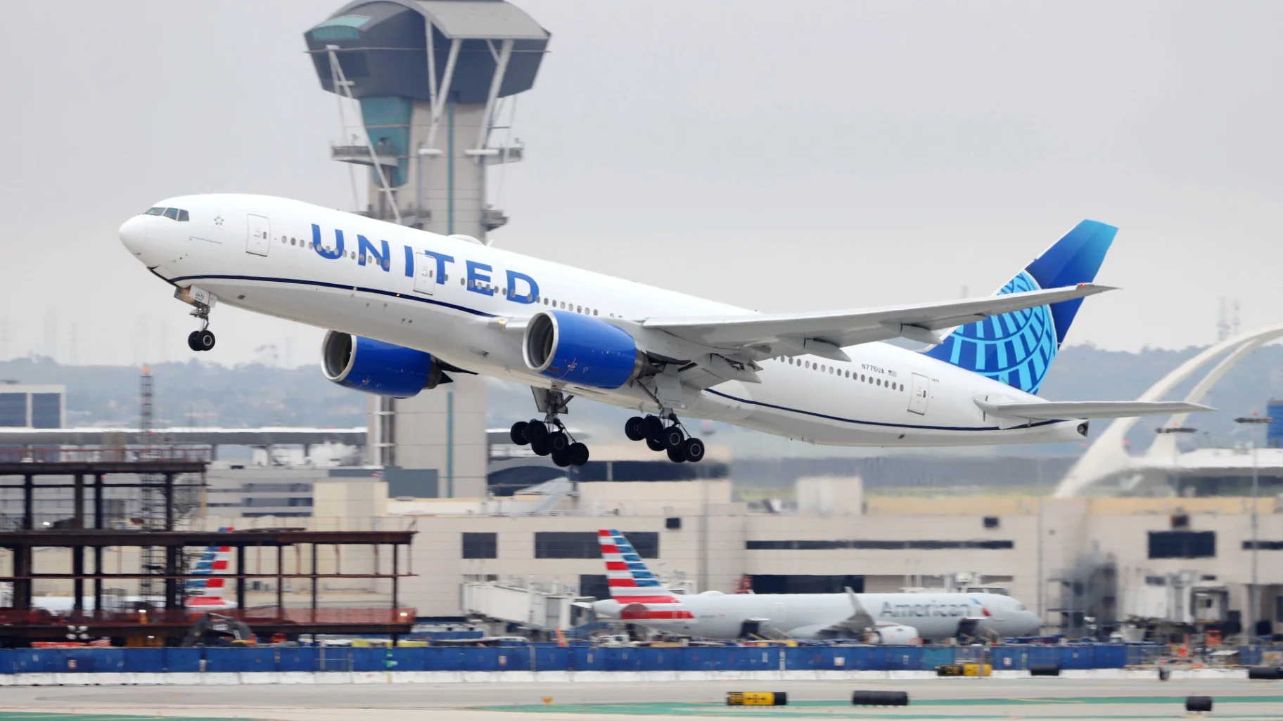 United Airlines update: Airline will offer free internet on flights using service from SpaceX