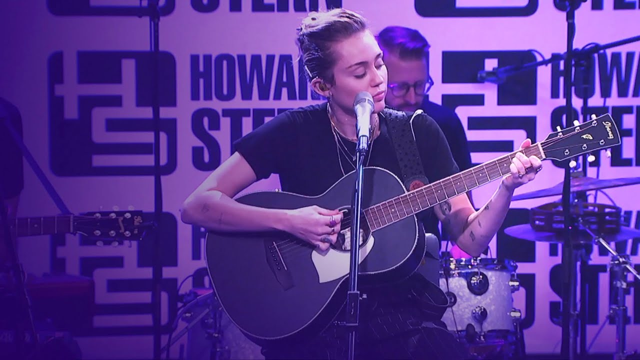 Miley Cyrus Excelled When She Performed Wildflowers On The Howard Stern Show