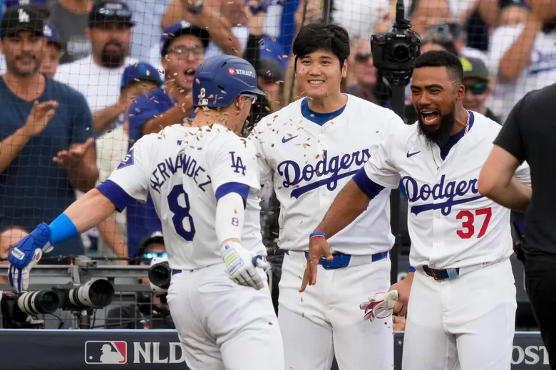 Dodgers beat Padres 2-0 to advance to NLCS